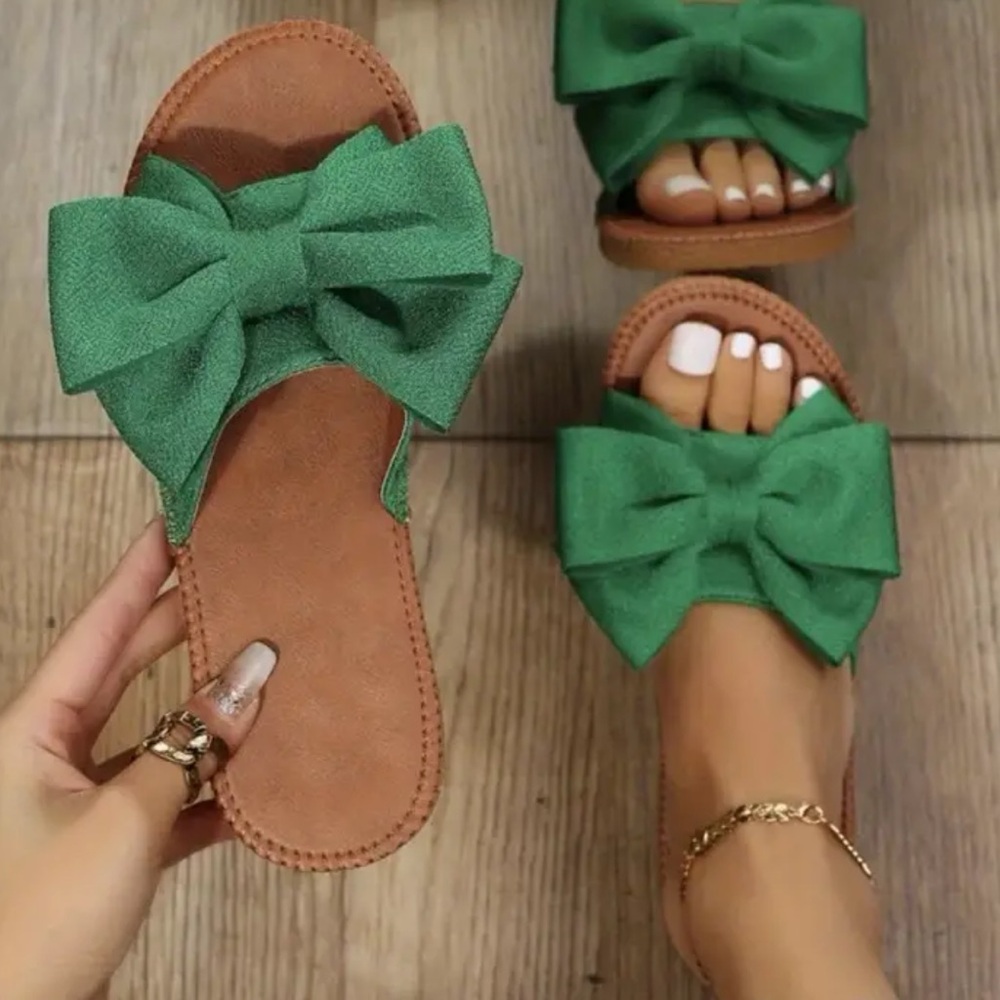 Oversized bow green slide boutique sandals women's size 9 like new - worn once
